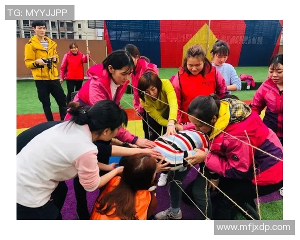 足球明星宅家唱响团结之声共度难关的温暖旋律