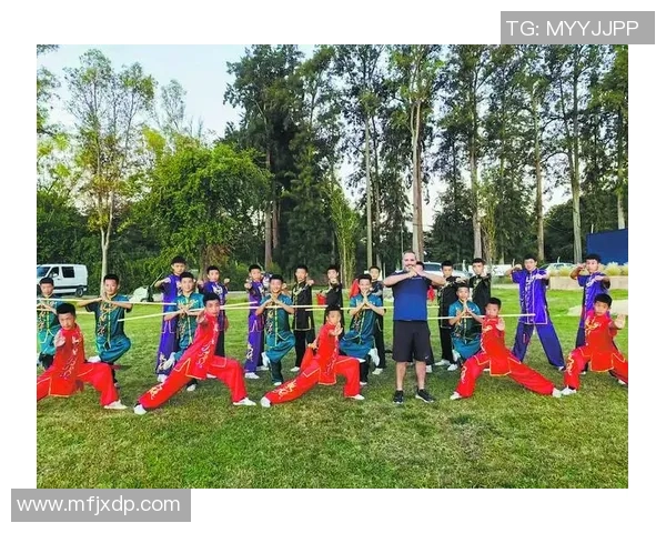 足球明星挑战自我学习中国功夫展现全新风采与魅力