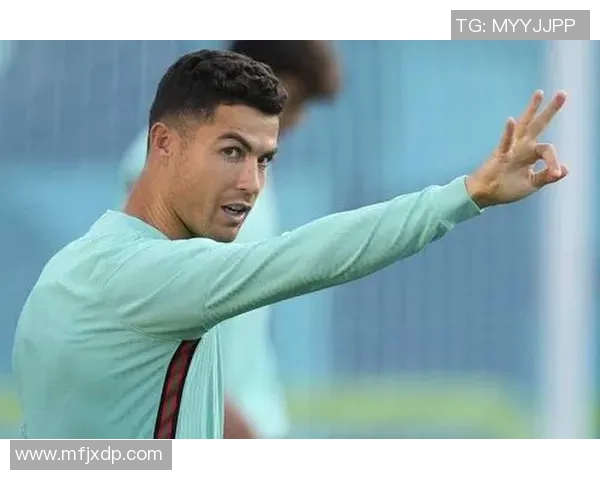 足球明星独特手势瞬间精选图片展示助你捕捉赛场激情与风采 足球明星独特手势瞬间精选图片展示助你捕捉赛场激情与风采