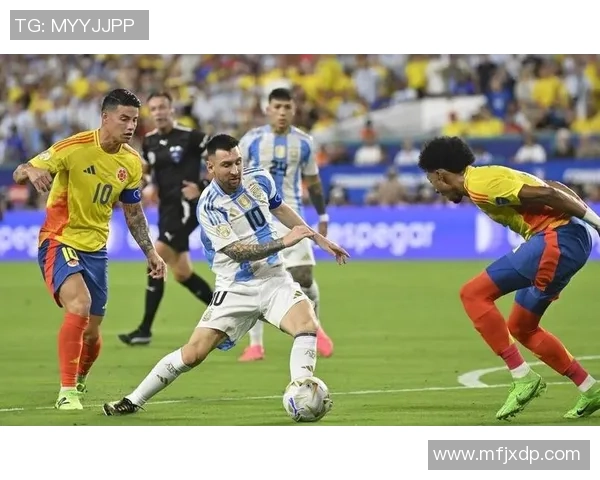 足球明星离场瞬间高清图片集锦展现他们的风采与情感