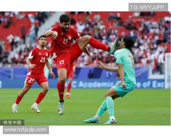 足球明星的魅力瞬间与精彩元素图文展示尽显球场风采与激情