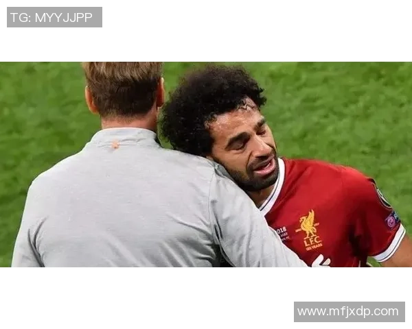 足球明星皮特夫妇的甜蜜生活与事业成就揭秘