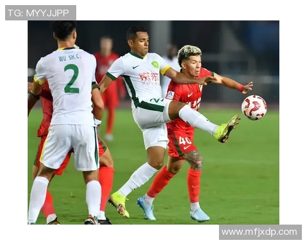 足球明星罚站视频高清揭秘球场背后的故事与情感瞬间